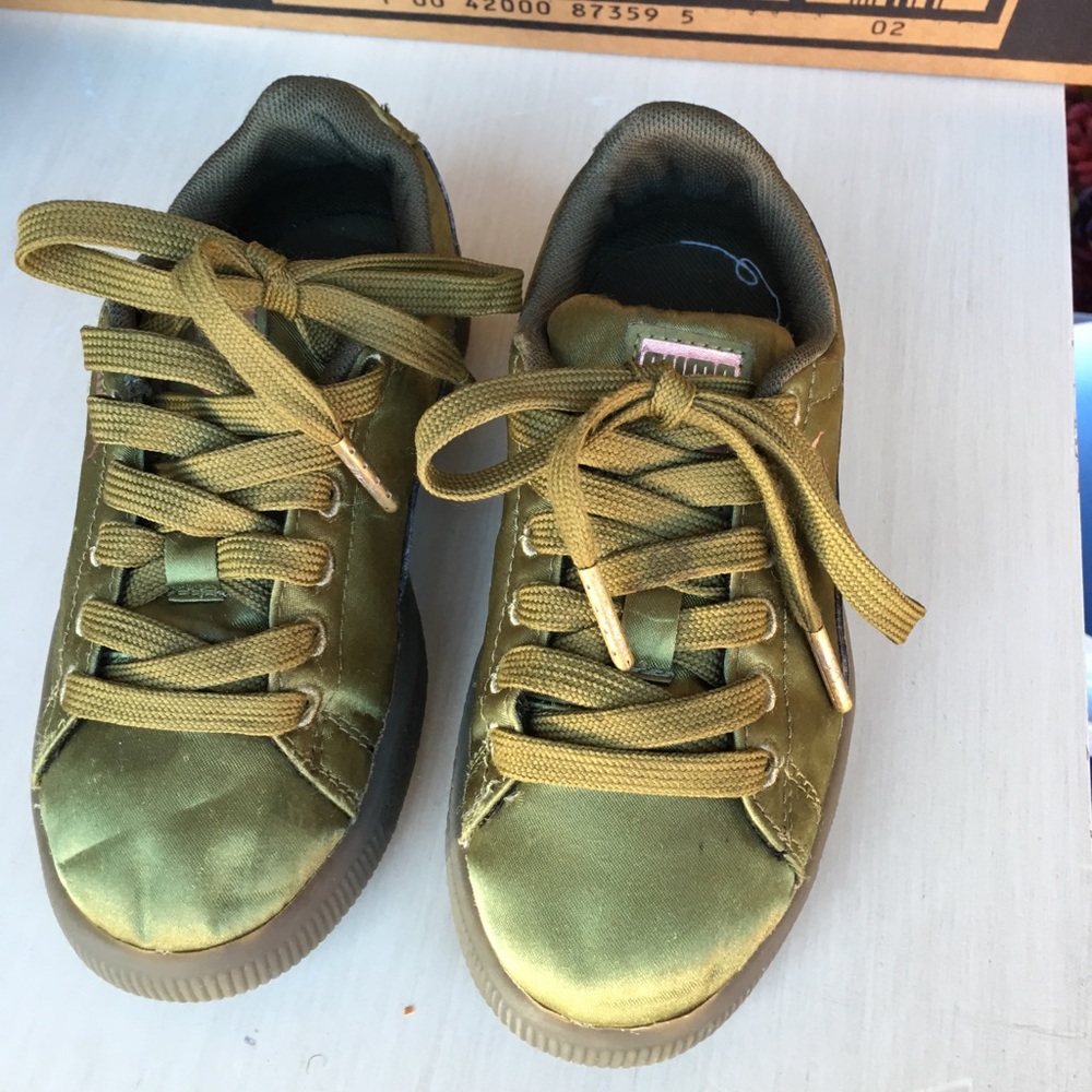 Girls Puma sneakers.